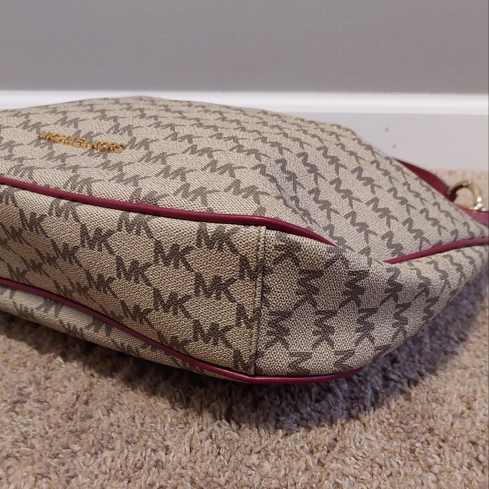 MICHAEL KORS Signature Jet Set Large Shoulder Bag